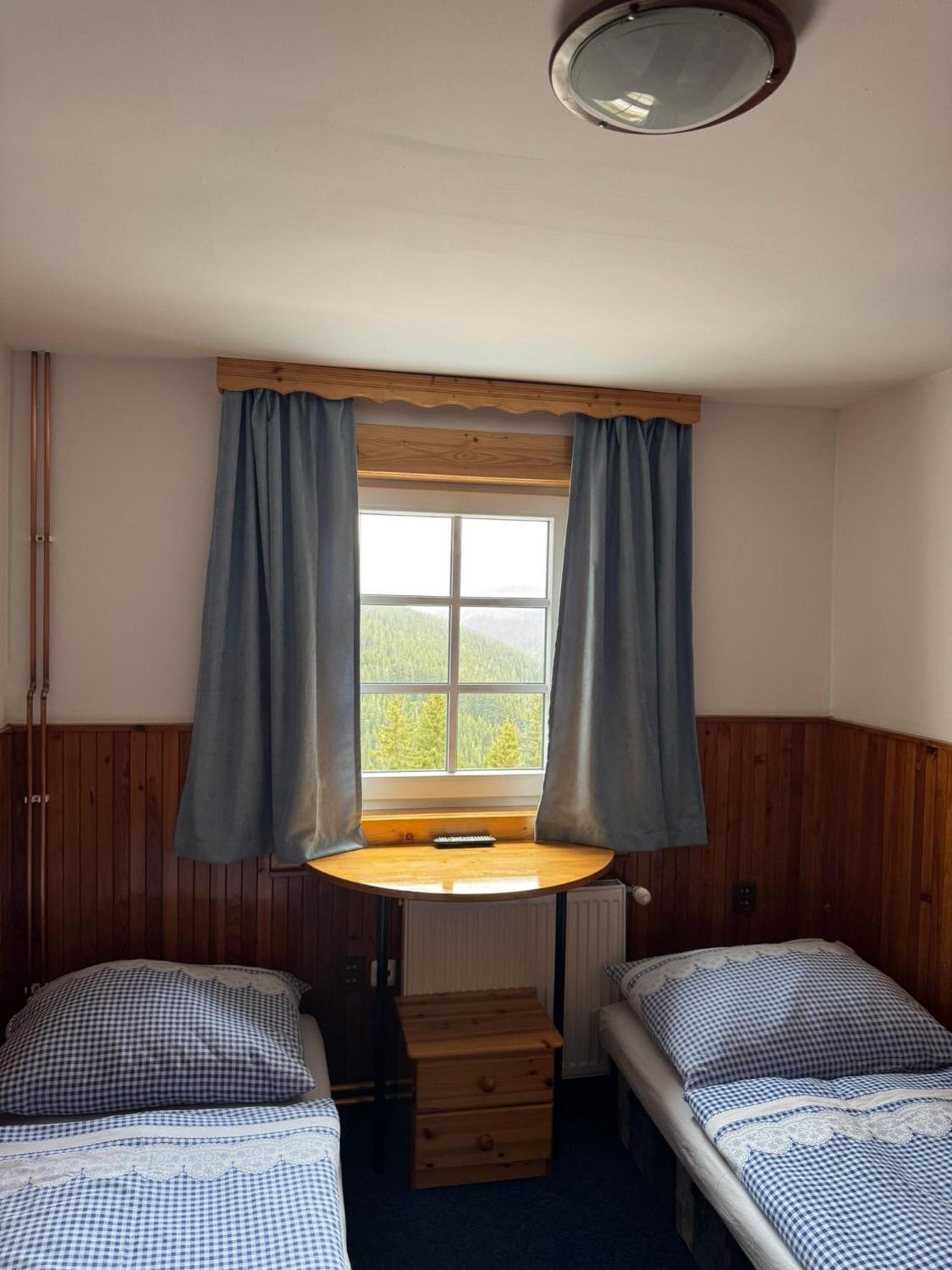 Bila Labut Horsky Hotylek Hotel Pec pod Snezkou Room photo